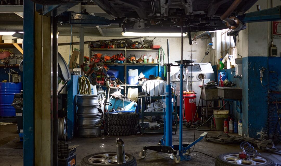 Uma Garagem Cheia De Muitos Tipos Diferentes De Pneus e8JO3zclaZE