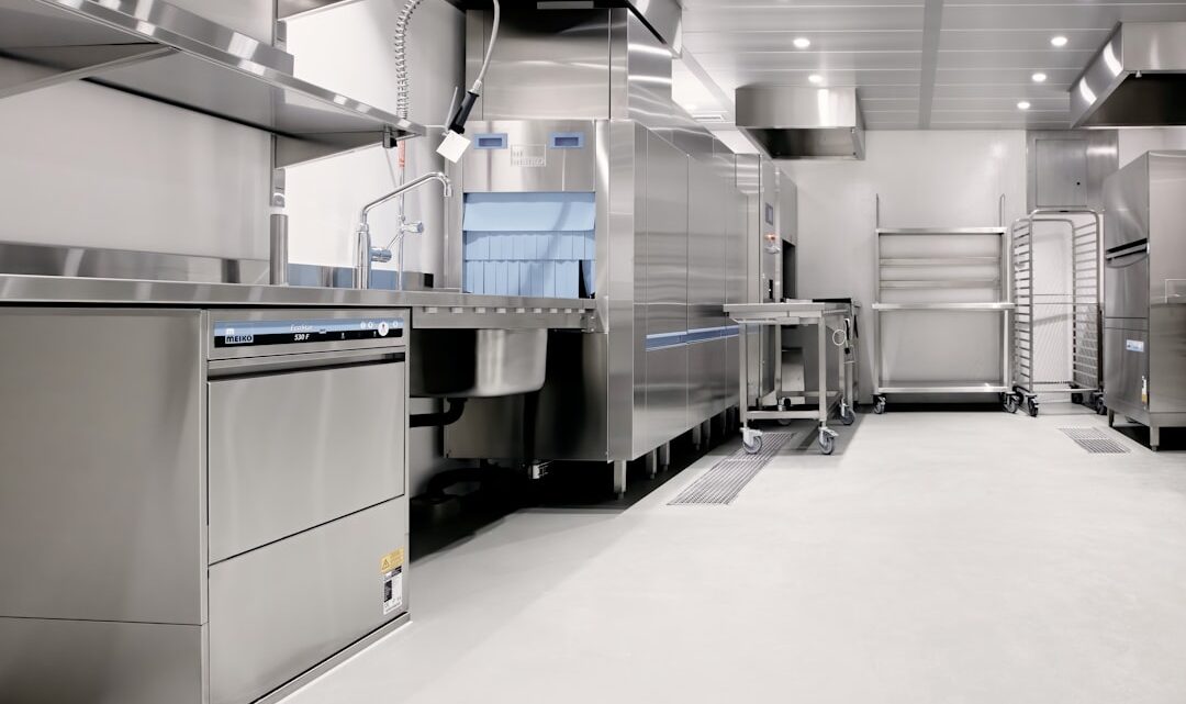 Armario De Madeira Branco E Preto rO6709B116E