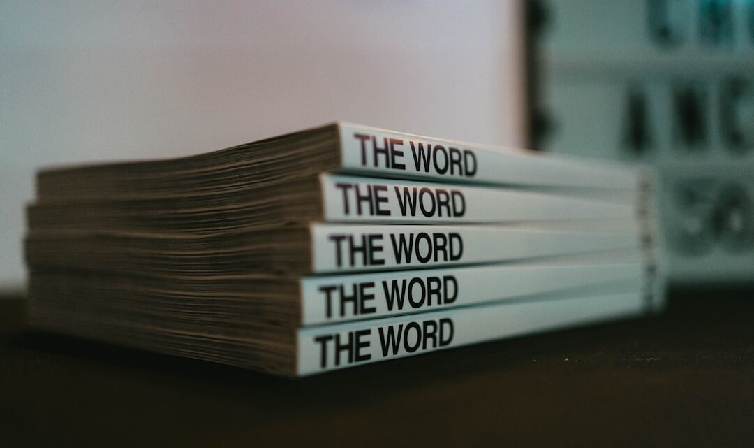 Livro Com Etiqueta Branca E Preta XLhUK3CLg M