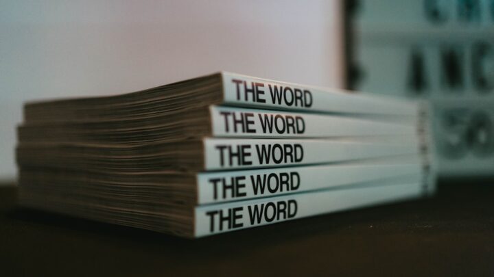 Livro Com Etiqueta Branca E Preta XLhUK3CLg M