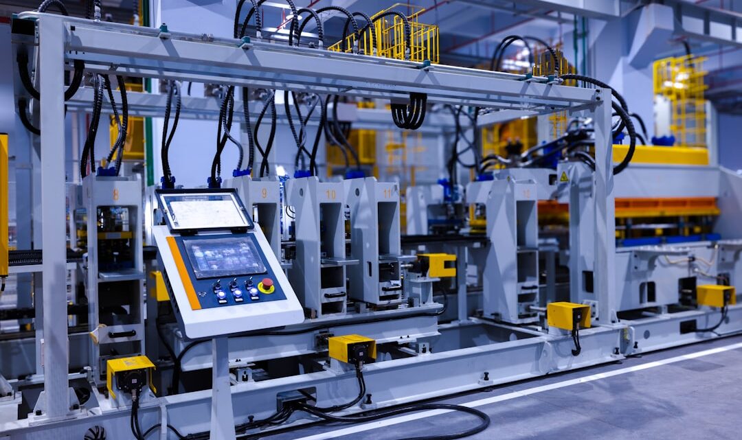 Uma Maquina Que Esta Dentro De Um Predio _XDK4naBbgw