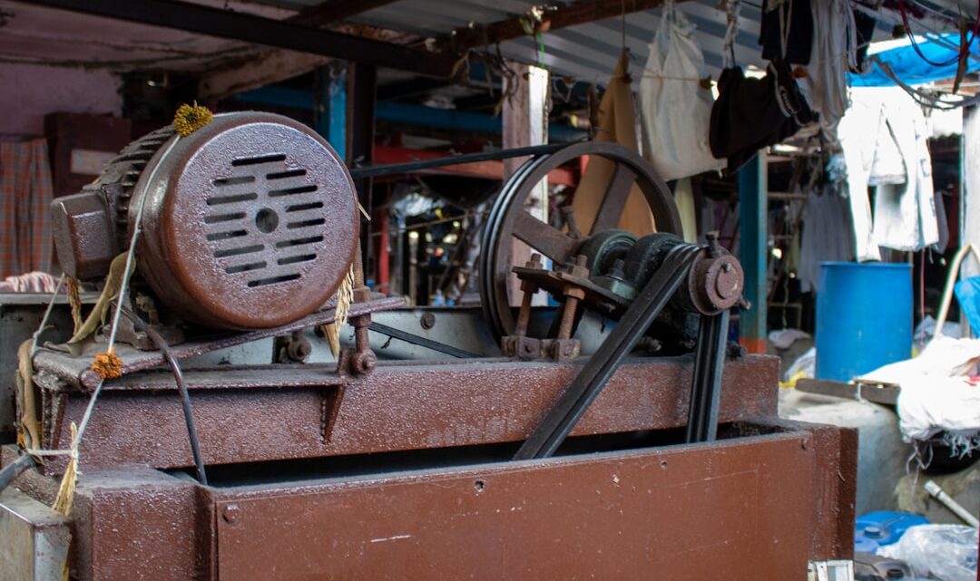 Maquina Industrial Antiga Com Motor E Sistema De Polias FRP5509Ki3k