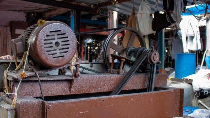 Maquina Industrial Antiga Com Motor E Sistema De Polias FRP5509Ki3k