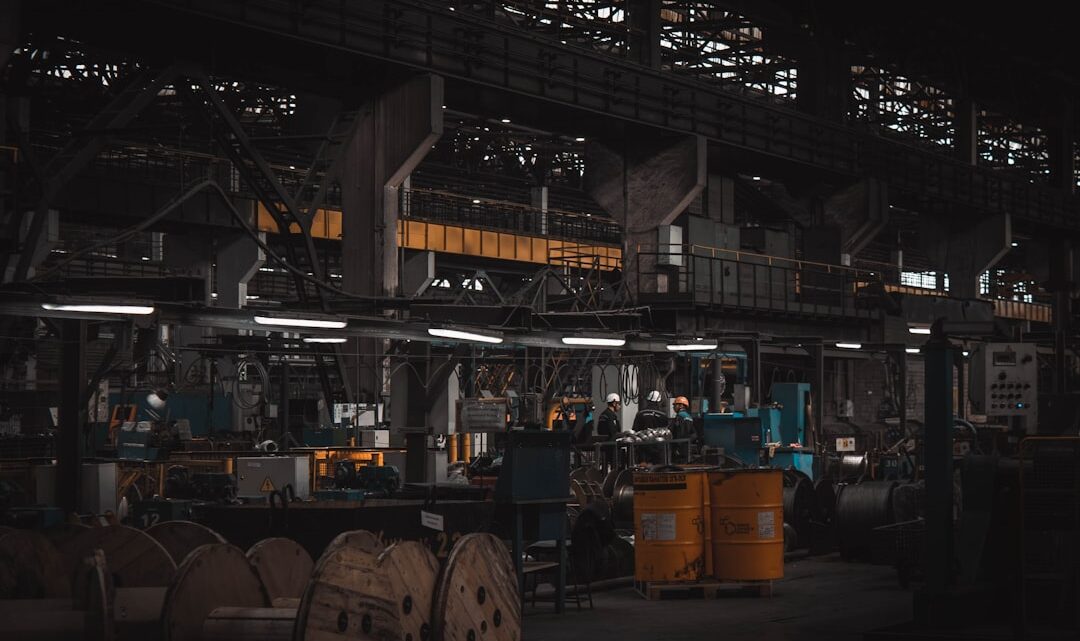 Uma Fabrica Cheia De Maquinas E Maquinas tJh73V0Jzw0