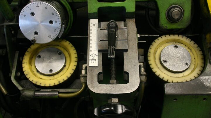 Close up De Maquinas Industriais Com Engrenagens E Mostradores td2Qd8nrPLE