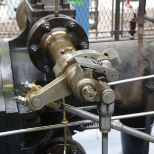 Um Close up De Uma Maquina Que Esta Funcionando BW4Fp1_sorw