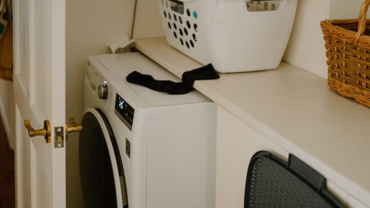 Maquina De Lavar Roupa Branca Com Cesto De Roupa Suja E Meia Bpz3PG_v9ks