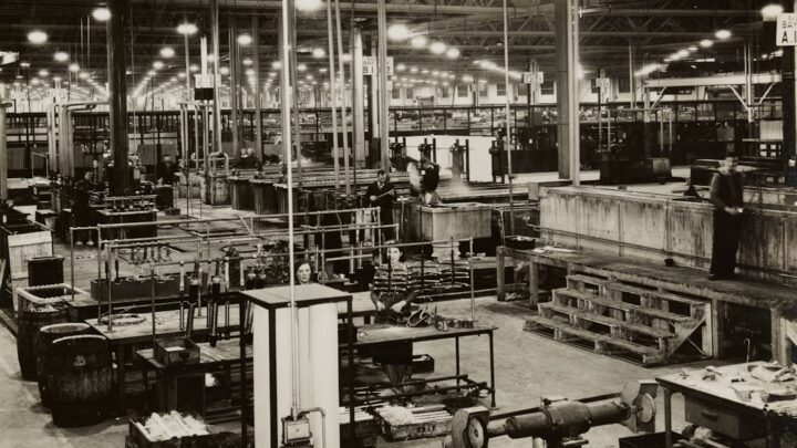 Foto Em Escala De Cinza Da Maquina Industrial vgTENcD9TvE