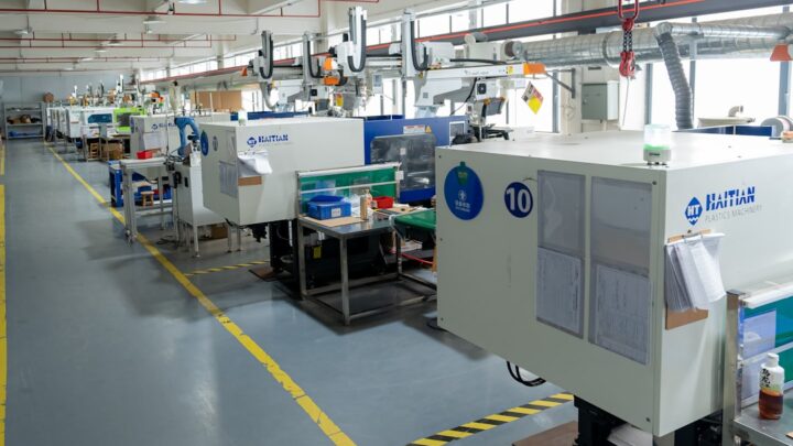 Uma Fabrica Cheia De Maquinas E Maquinas IWJNXtezL2I