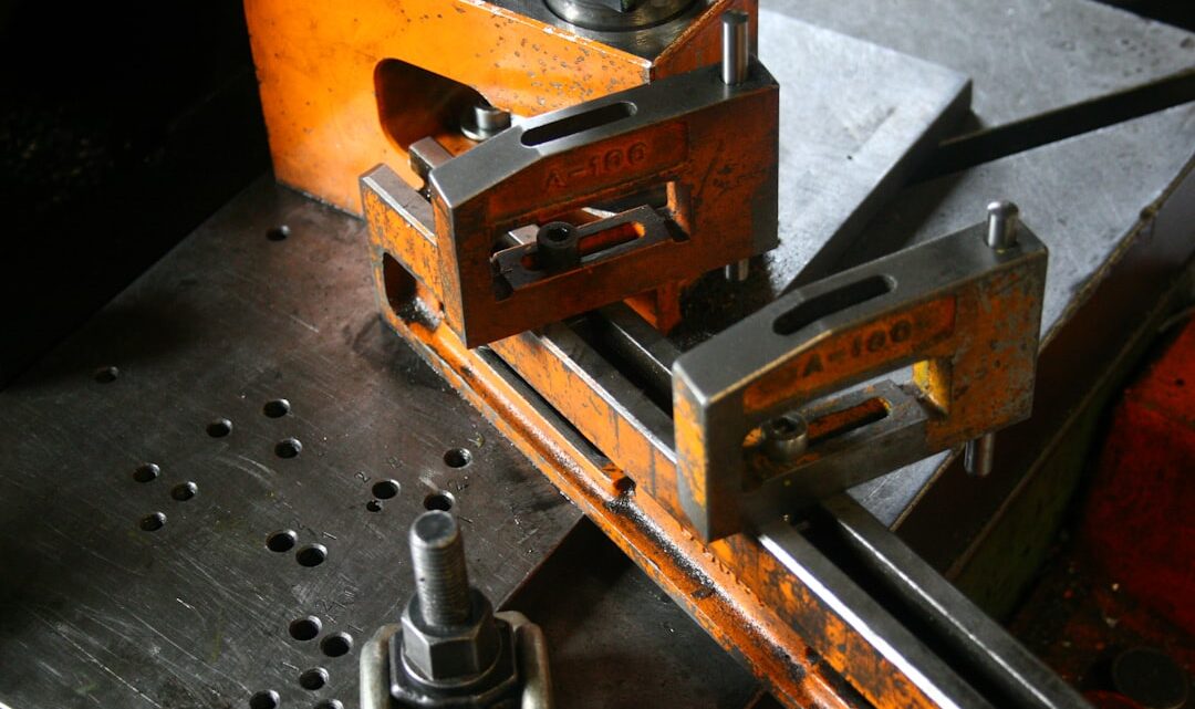 Grampos De Metal Industriais Em Maquinas qMTgBiOuGtQ