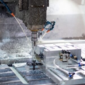 Uma Maquina Que Esta Cortando Um Pedaco De Metal sxtClAGwRck