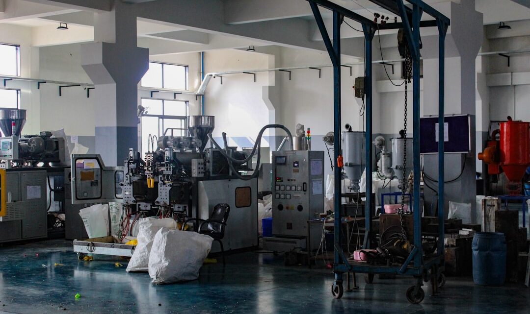 Interior Industrial Da Fabrica Com Maquinas E Equipamentos J5DO_DiE3IY