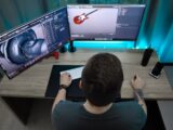 Homem Sentado E Usando O Computador F5j A8M1KEw