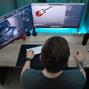 Homem Sentado E Usando O Computador F5j A8M1KEw